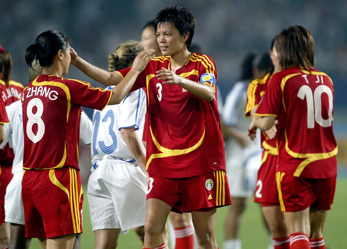 2007年4月21日,武汉,足球表演赛,中国国家女子足球队3-2战胜国际足联