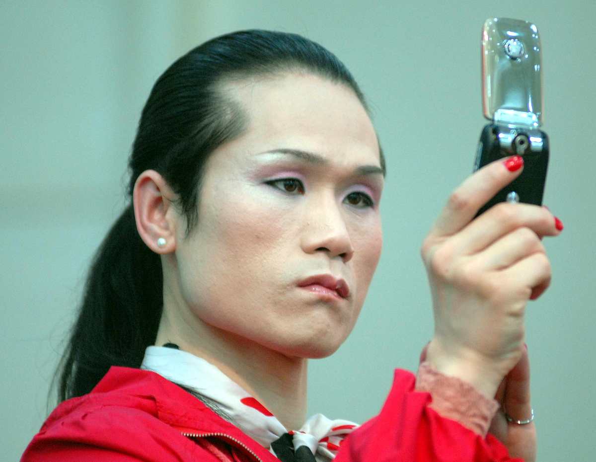 2010年4月27日,杭州,<strong>电影</strong>《a面b面》举行演员见面会.