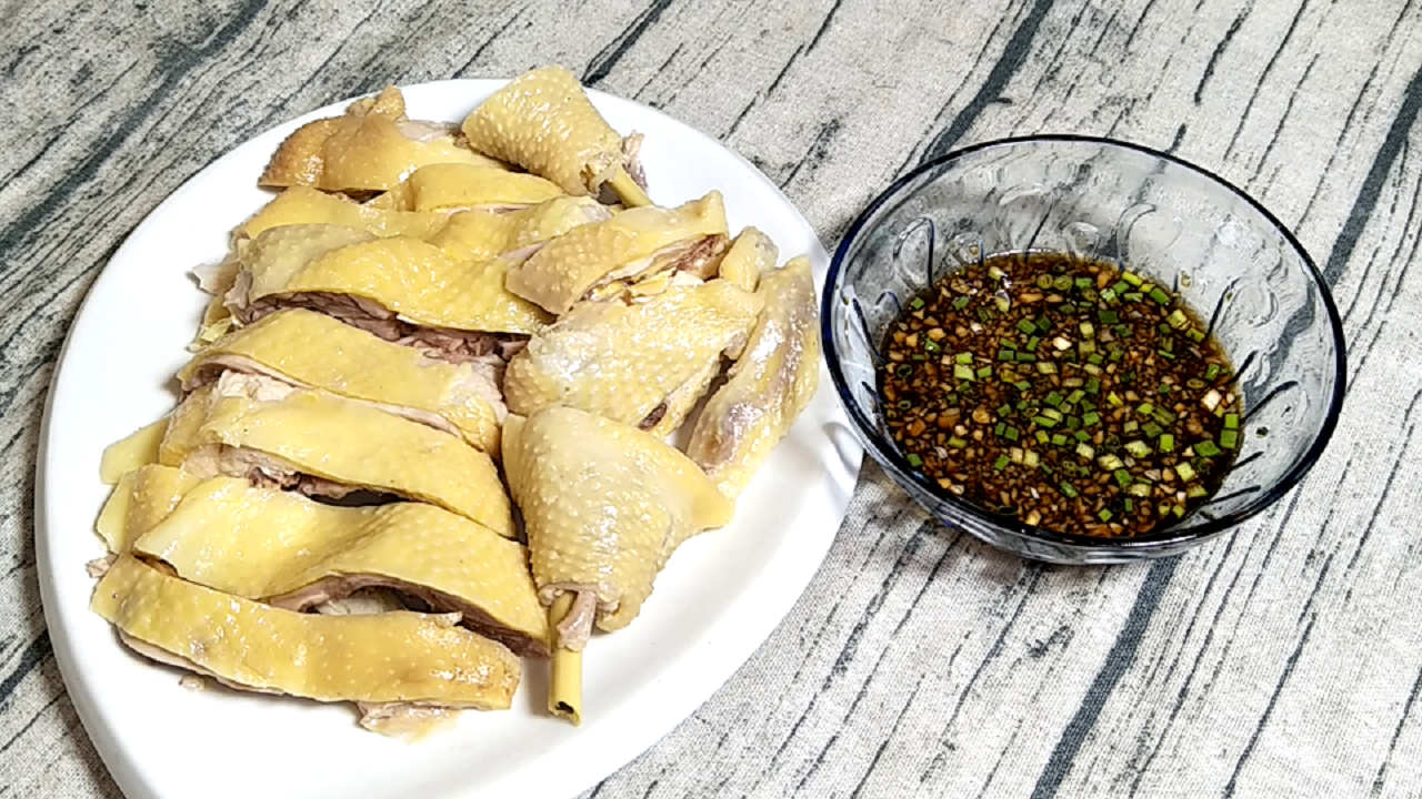 口感肥嫩,好吃到爆的白斩鸡,做法就这么简单!