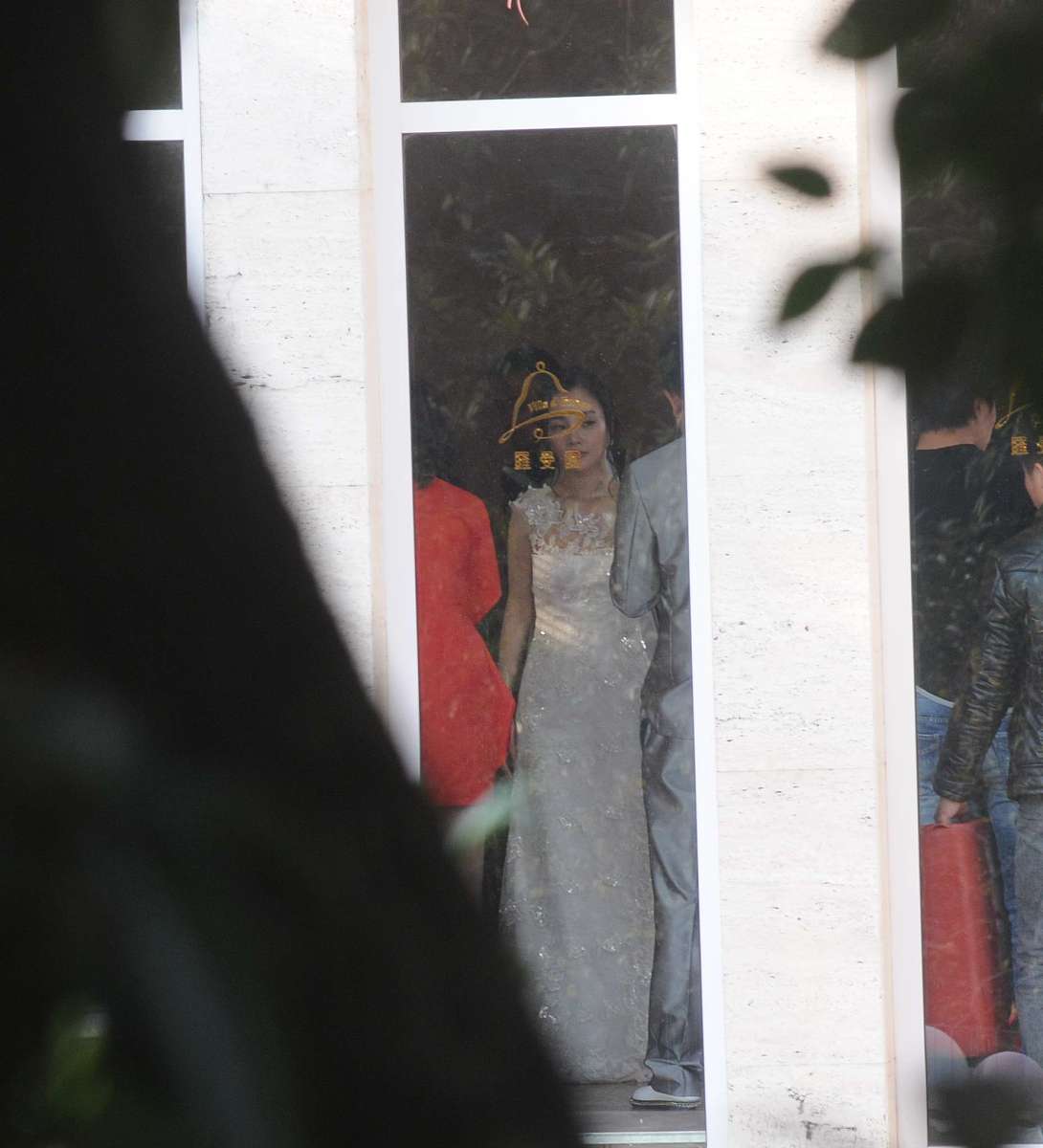 使用广州荔湾广场做关键词撰写10条灵异标题