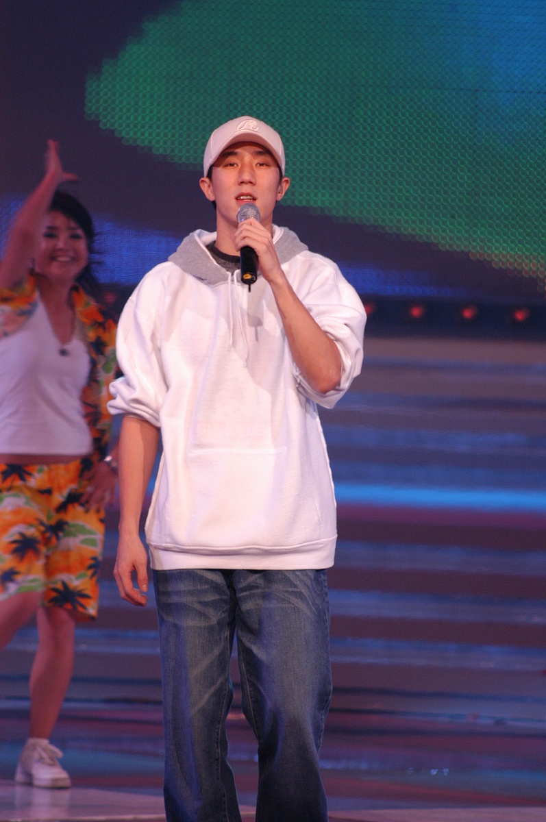 2007年1月1日元旦晚上,众多著名歌手在海南三亚美丽之冠为三亚市城市