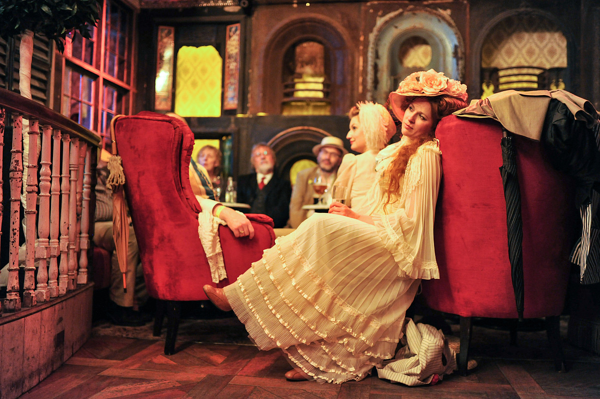 公主日记1克拉丽莎自称王后后来怎么成了女王了