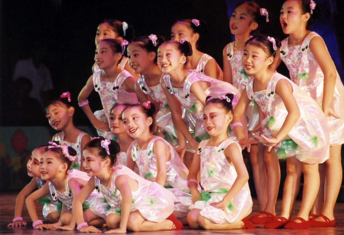 幼儿园舞蹈《新彊公主》串词