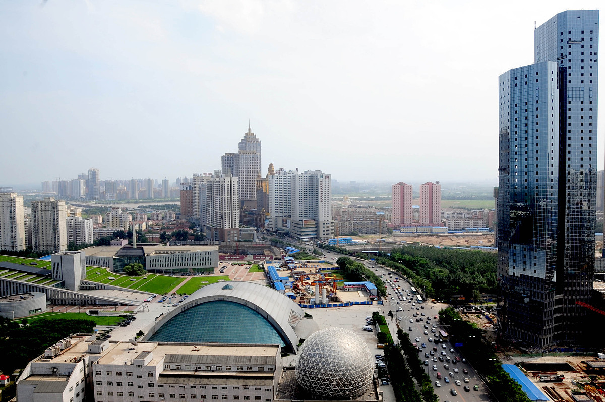 ***_***2010年8月3日,拍摄的沈阳街景,迷人风光.青年大街,科学宫,沈阳