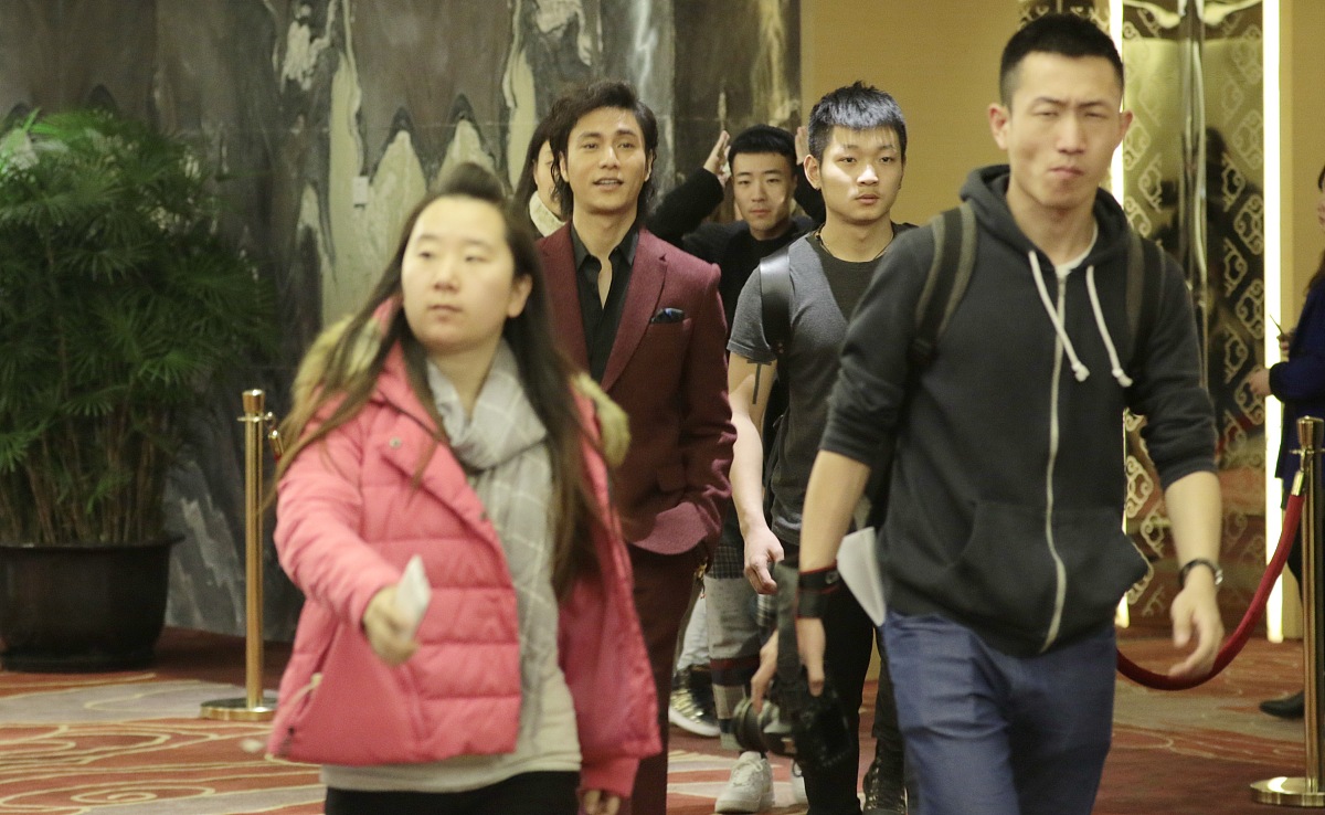 推荐2部电视剧按这样的格式要求：1电视剧名称：必填2豆瓣链接：必填3推荐理由：20字4推荐指数：0-10分 必填5本站资源链接：必填