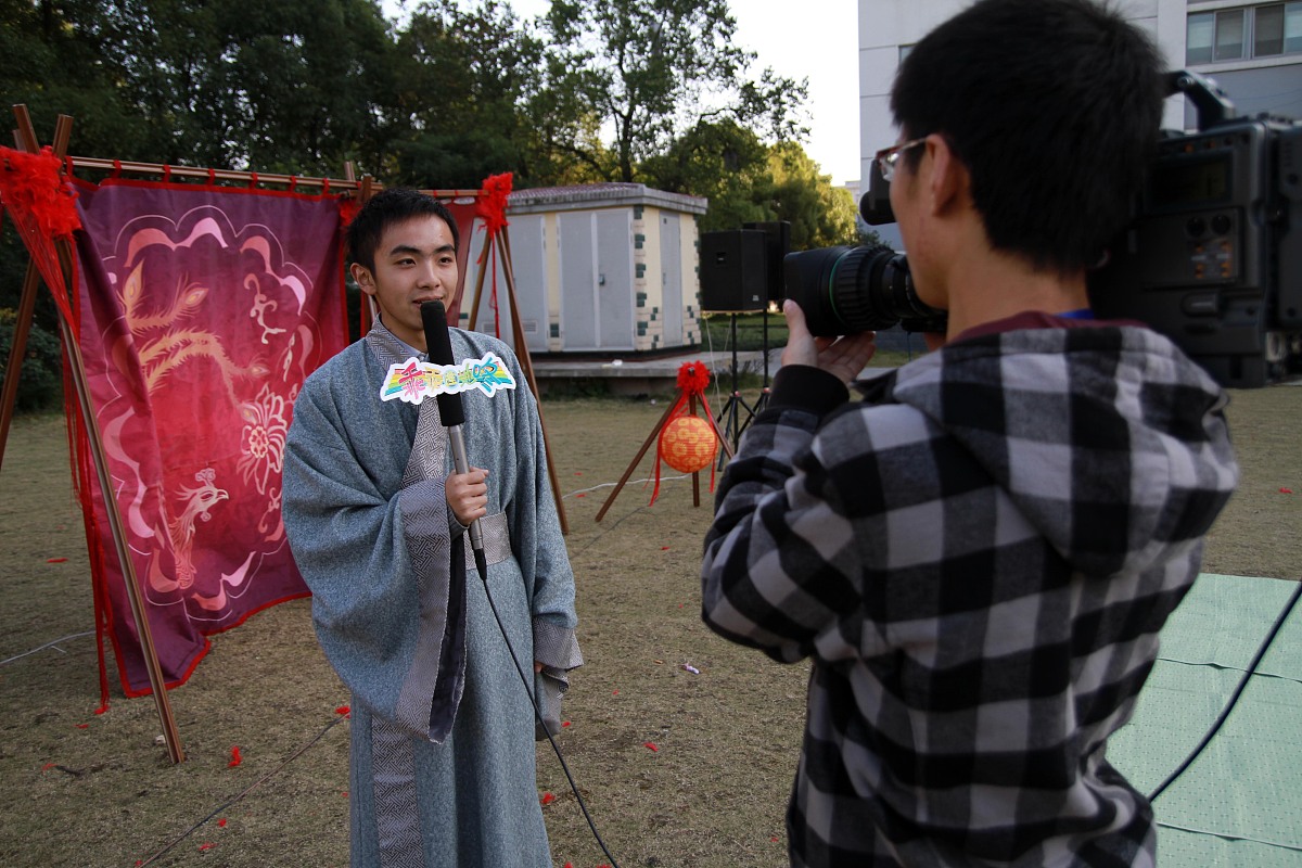 校长德能勤绩廉个人工作总结作为一名校长我在过去一年的工作中主要做了以下几点工作：一、加强教师队伍建设我们校区的教师队伍一直是我们的重点工作之一。在过去一年中我积极引进了一批高素质的教师同时也加强了对老师们的培训和指导提高了教师的教学水平和教学质量。二、落实教育教学改革我们校区一直在推行教育教学改革去年我们进一步深化了这项工作。我们加强了对学生的素质教育加强了课程设计和教学方法的改进同时也加强了对学