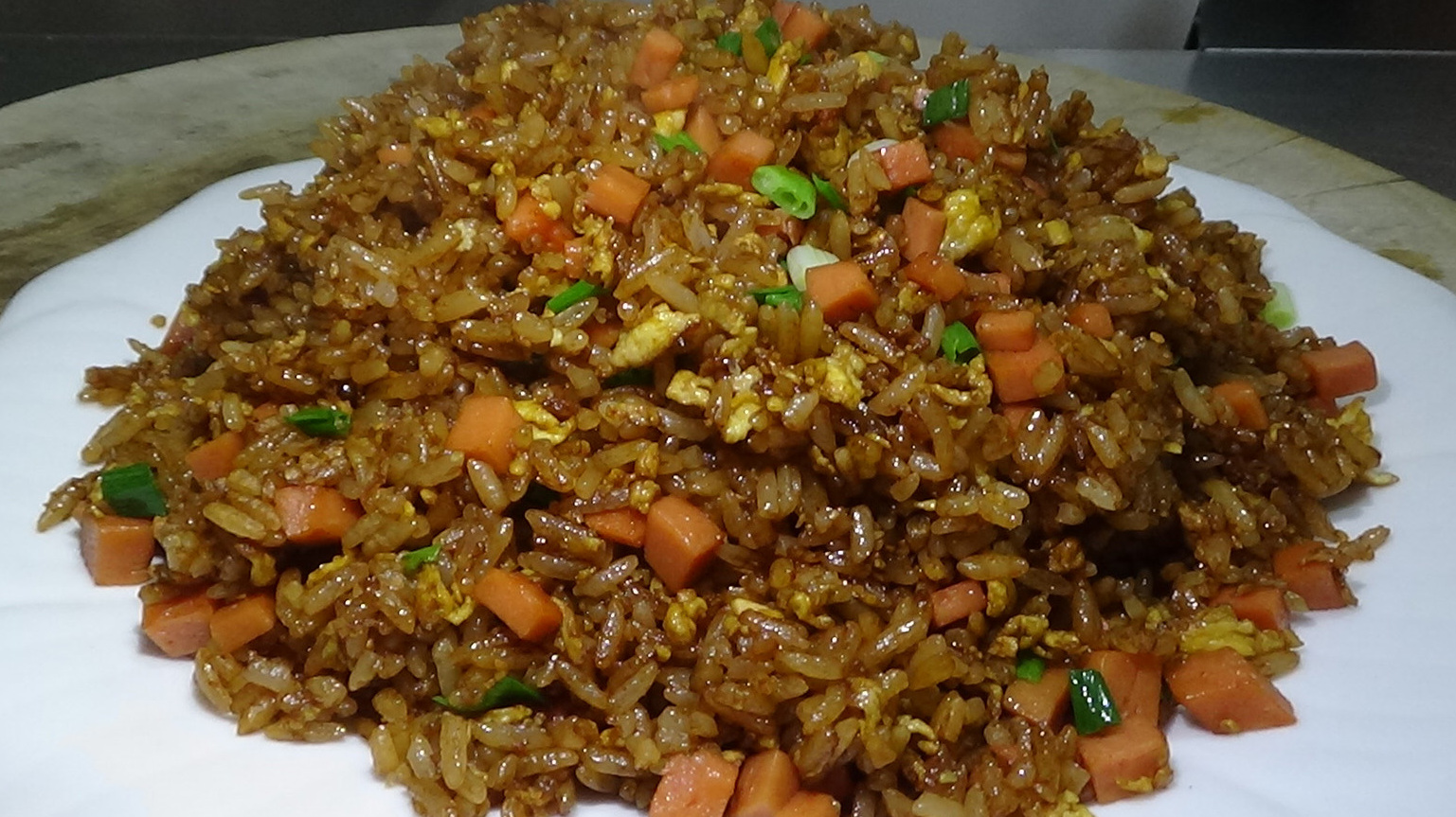 酱油炒饭怎么炒最好吃,大厨教你正确做法,香气四溢,拿肉都不换