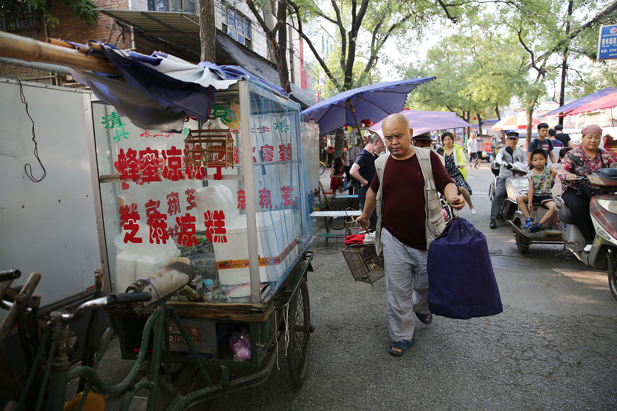 西安西咸新区流动摊贩综合治理政策解读：规范经营，共促发展