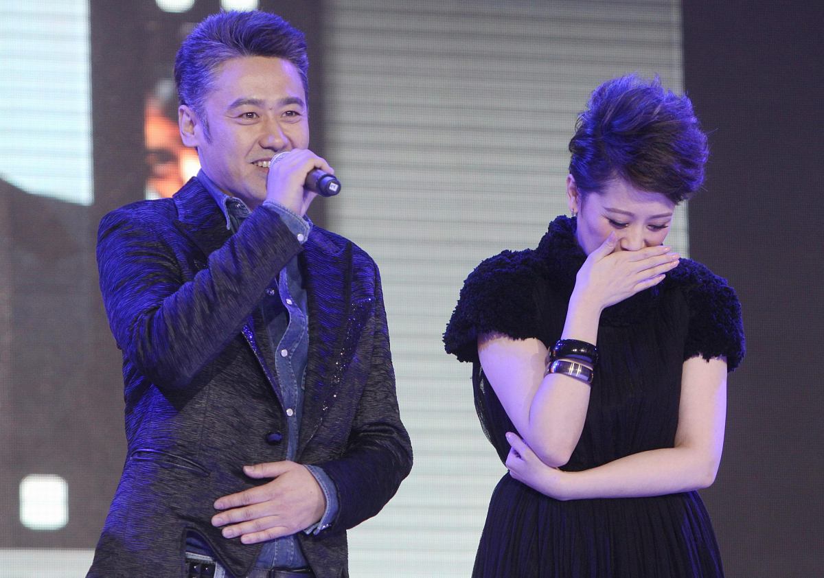 2011年1月8日,北京,中国影响2010时尚大典.***_***吴秀波,海清+++_+++