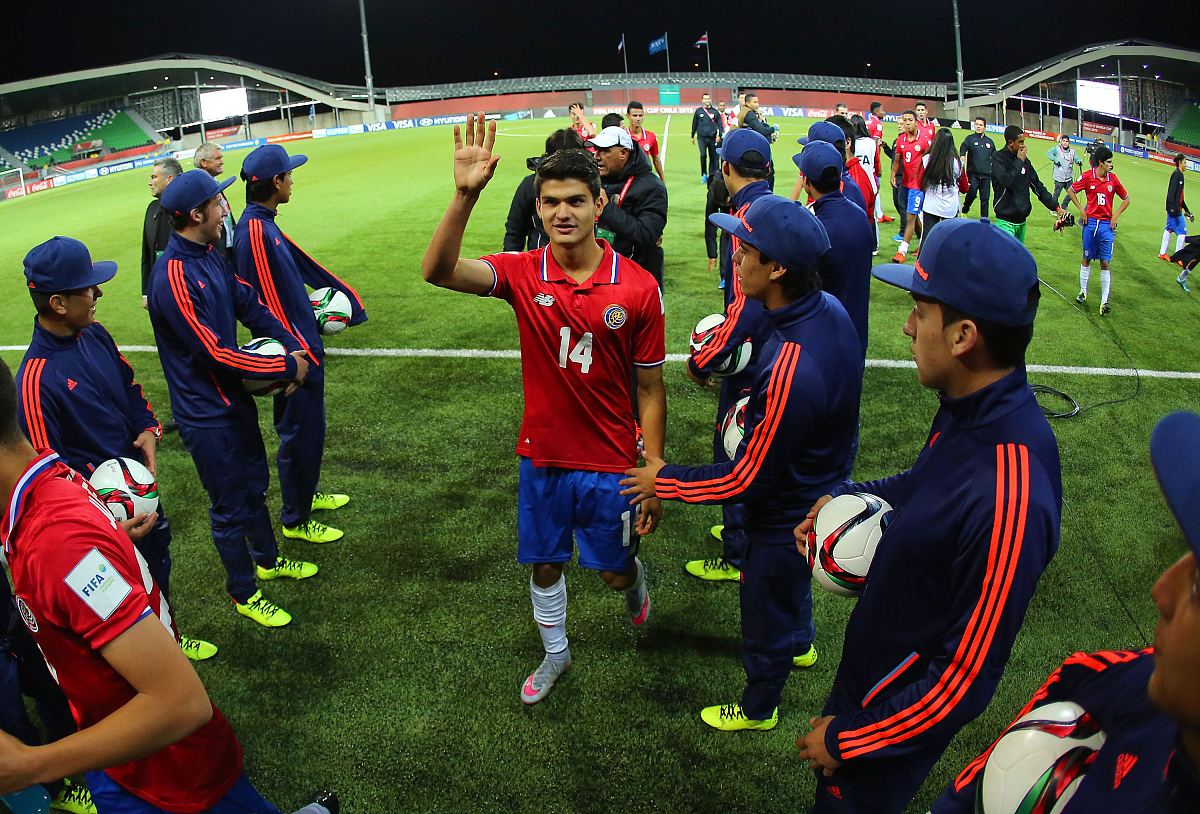 Kick out 中文翻译 - 踢出、驱逐