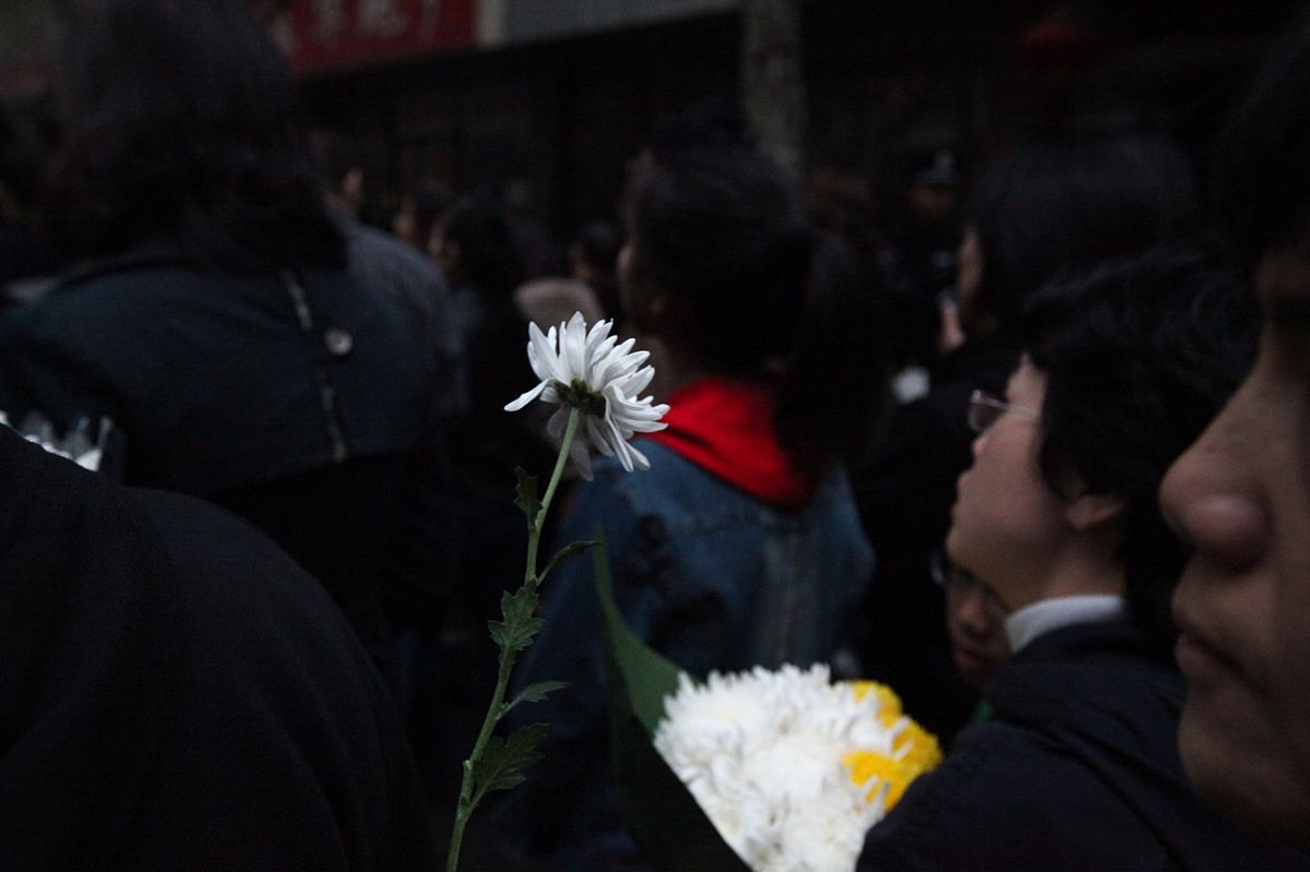 以李叔同的送别写一首关于朋友逝世的文章