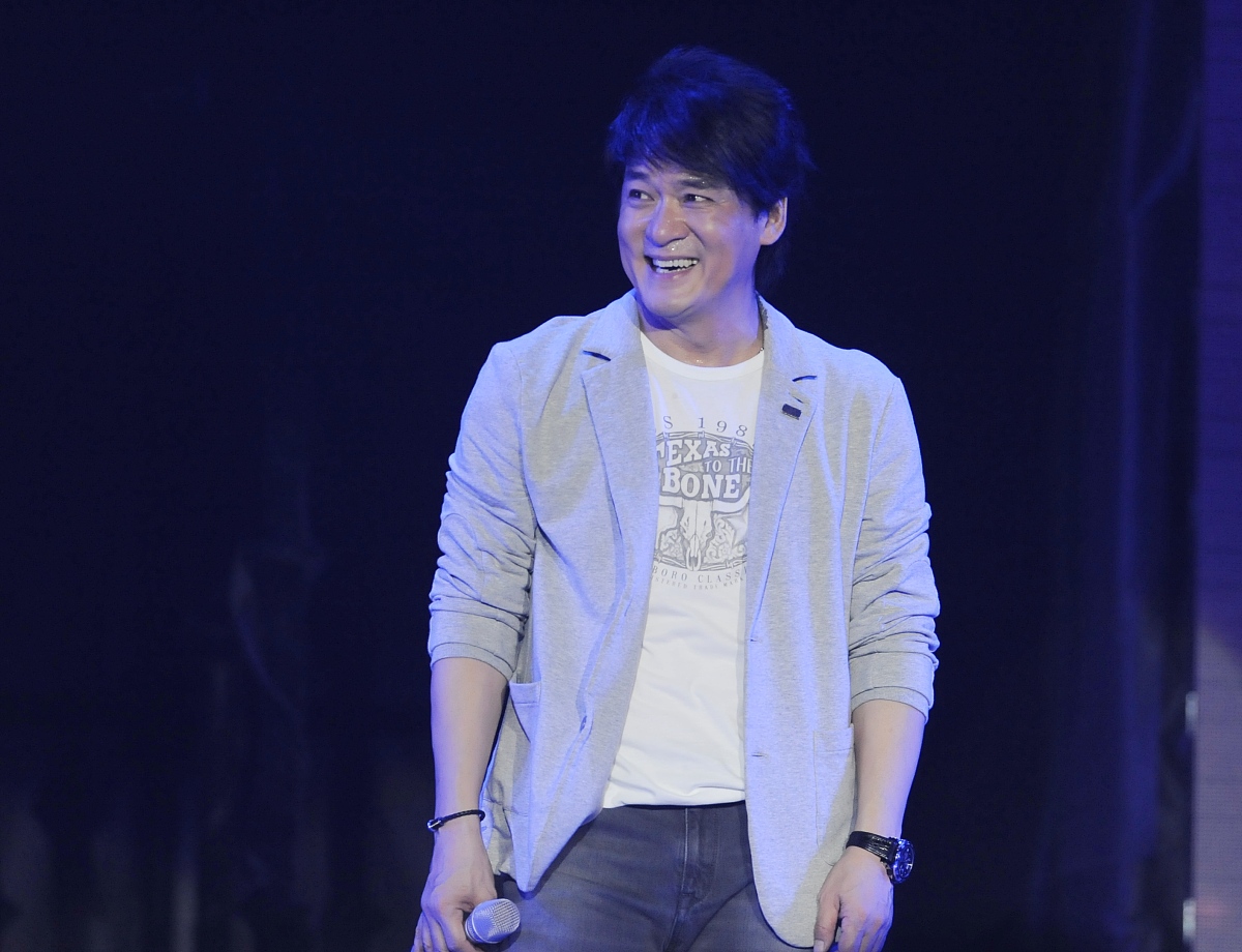 2012年7月5日,辽宁省沈阳市,"爱十年"群星璀璨演唱会.***_***周华健++