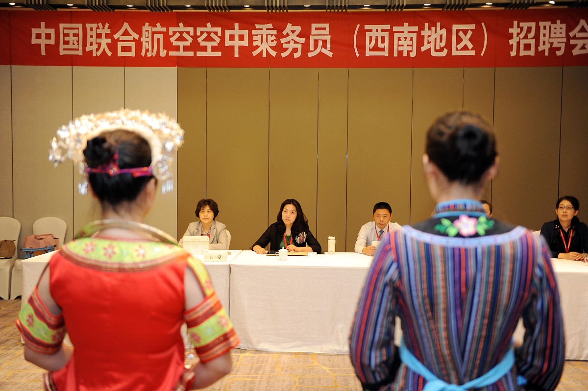 贵州民用航空职业学院是民办学校还是公办学校？