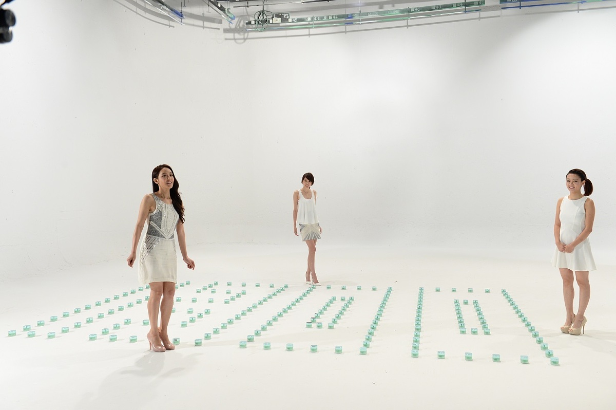 2014年11月25日讯,国际美容品牌l'oréal paris近日邀请明星拍摄广告