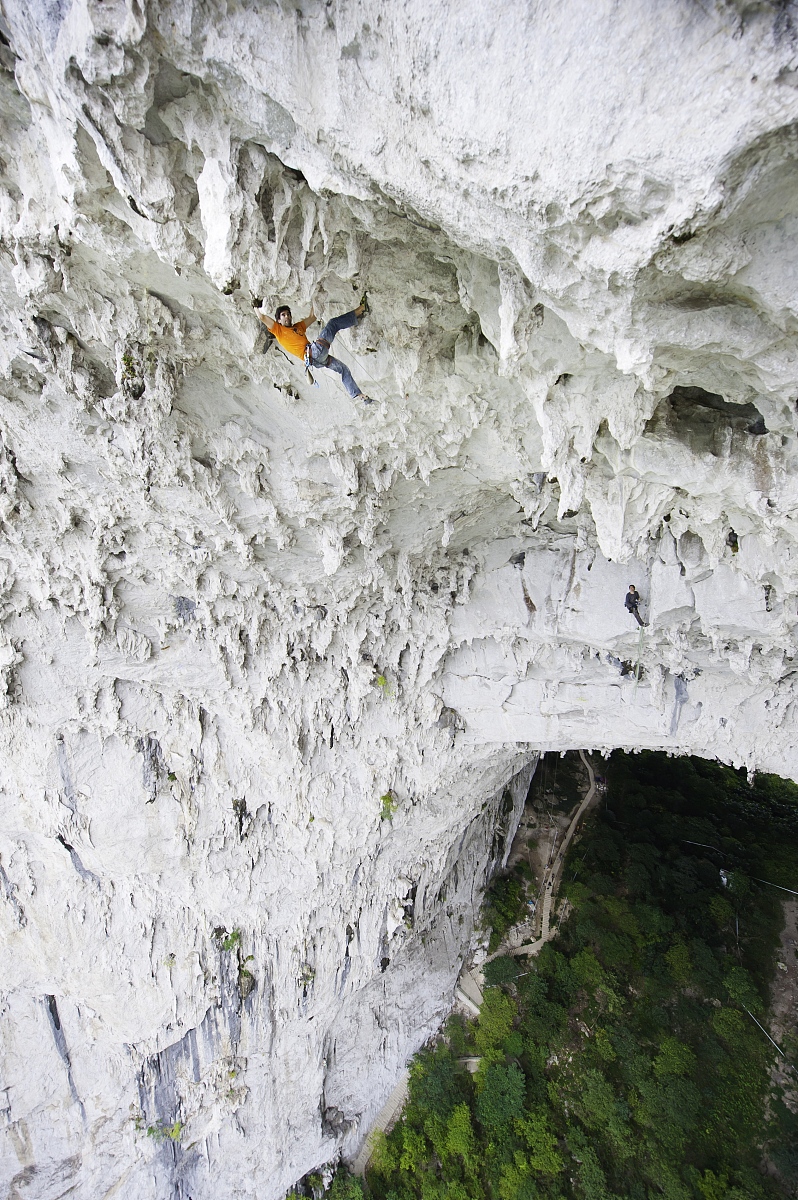 1米长的绳子减去2厘米还剩98米