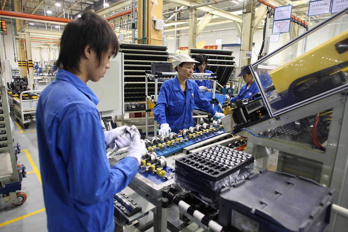 MATLAB 代码解释：线性回归模型参数计算