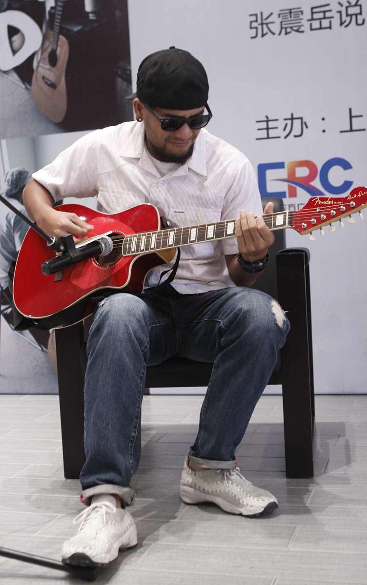 2011年7月10日,上海,张震岳新专辑《我想要的感觉》举行发布会.***_**