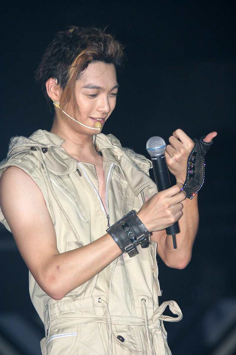 2009年4月11日,上海,飞轮海"想入飞飞世界巡回演唱会"在上海大舞台正