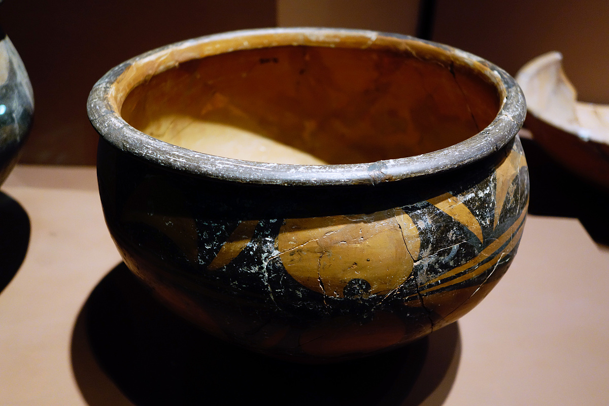 ***_***彩陶盆,新石器时代·王墓山下类型,距今约6200-6000年,商都县