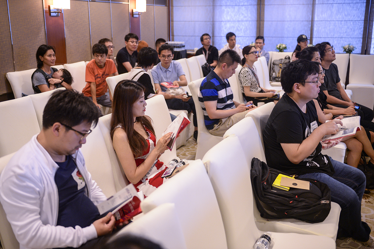 有个游戏行业写代码的老哥写代码巨菜铁混子打游戏也菜长得一坨屎。我是他的领导如何劝退如何pua