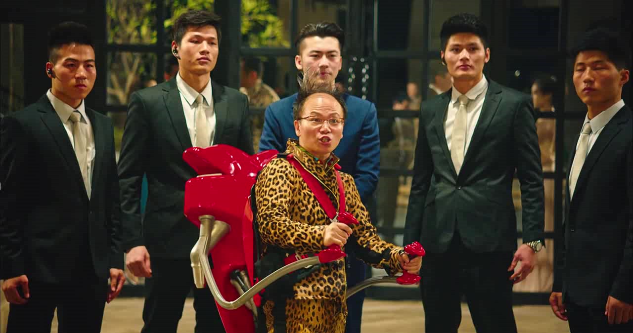 《美人鱼》邓超徐克谈合作,豹纹男坐飞行器疯狂撞墙!
