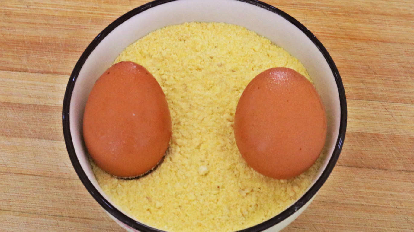 玉米面加2鸡蛋这样做最好吃,简单几步,营养美味,比肉受欢迎