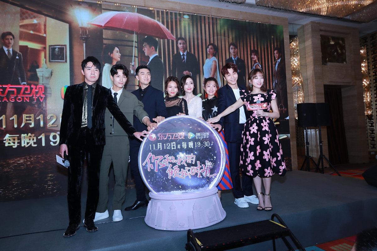 帮我写100字的题目为《十八年前的我和爸妈》的小作文