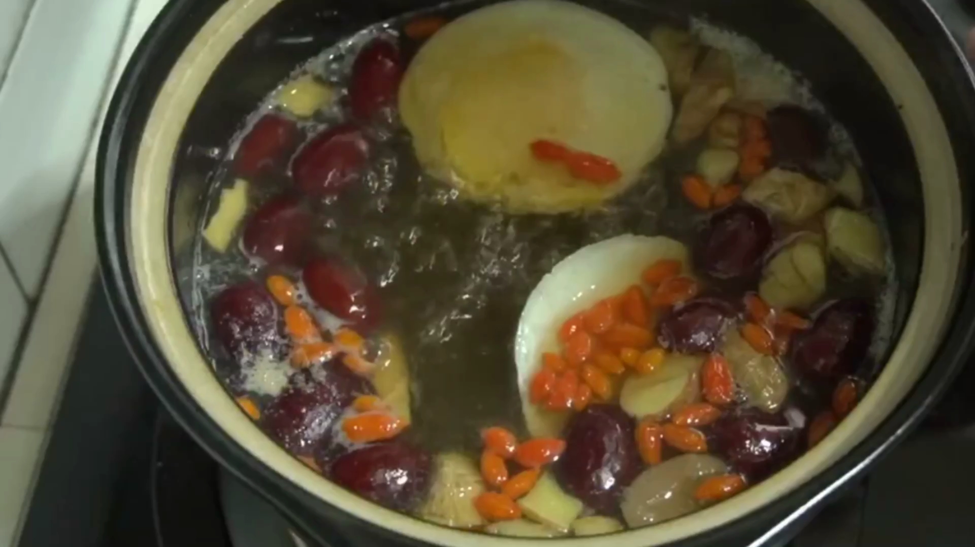 女人要经常给自己煲这碗汤,每个月都要喝二次,做法食材都很简单