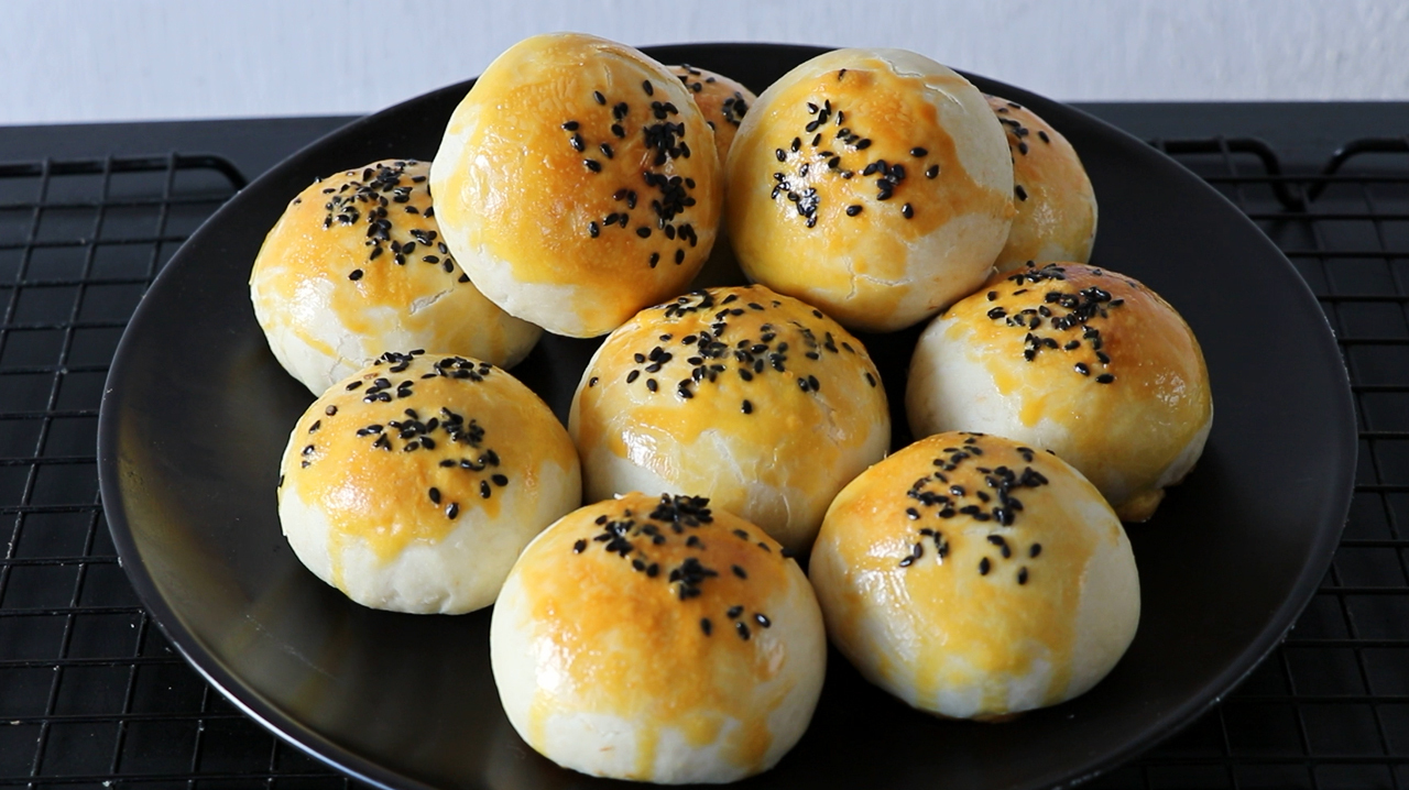 蛋黄酥最简单的做法,层次丰富,个个酥掉渣,学会不要出去买了