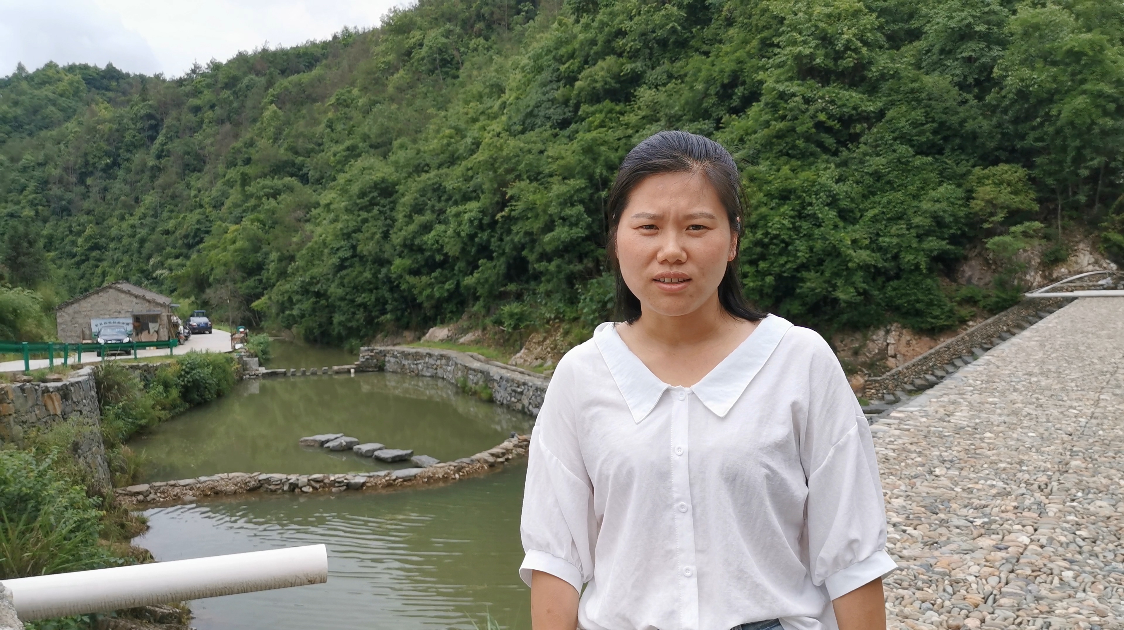 山涧泉水养溪石斑一年赚百万,老板是怎么办到的?平哥带你看