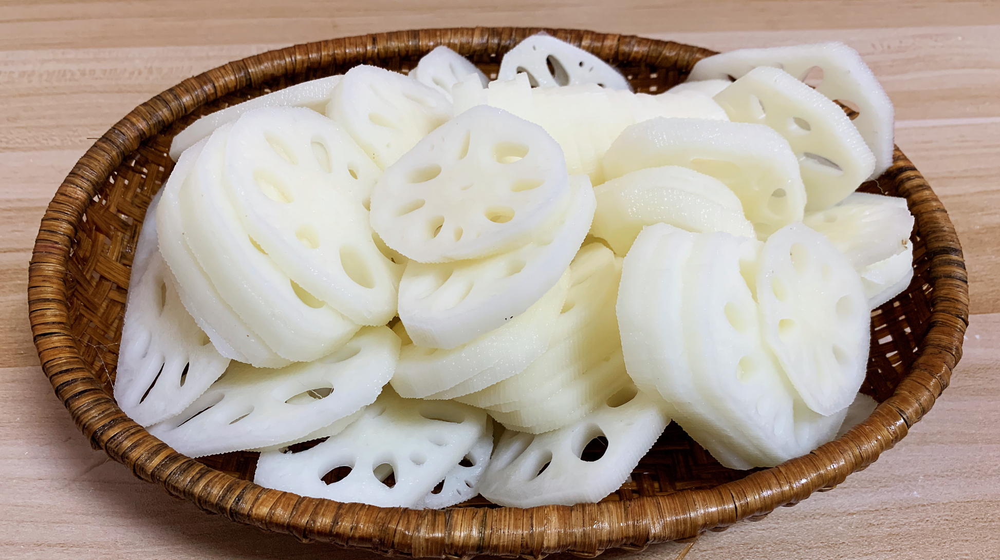 立秋后藕片这样做,我家老人能多吃1碗米饭,开胃解馋,简单家常