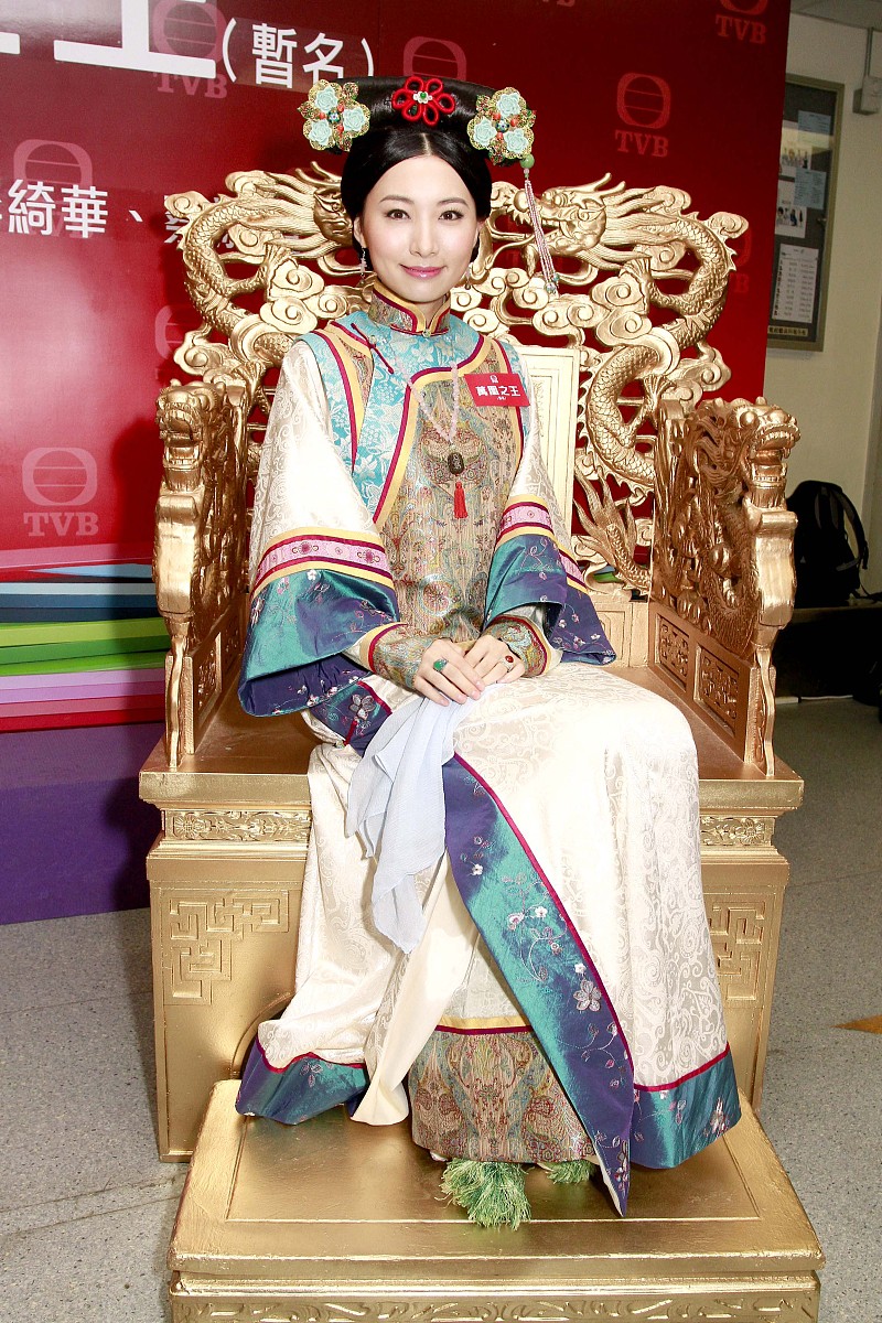 2010年7月7日,香港,tvb剧《万<strong>凤</strong>之王》演员造型发布会.