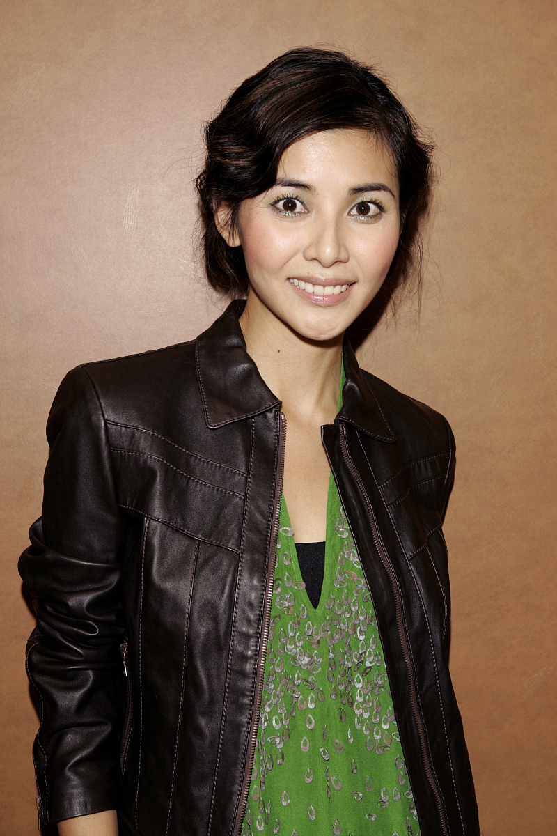2004年9月20日下午六时三十分,铜锣湾利园二期3楼.dkny秋冬时装展吸引