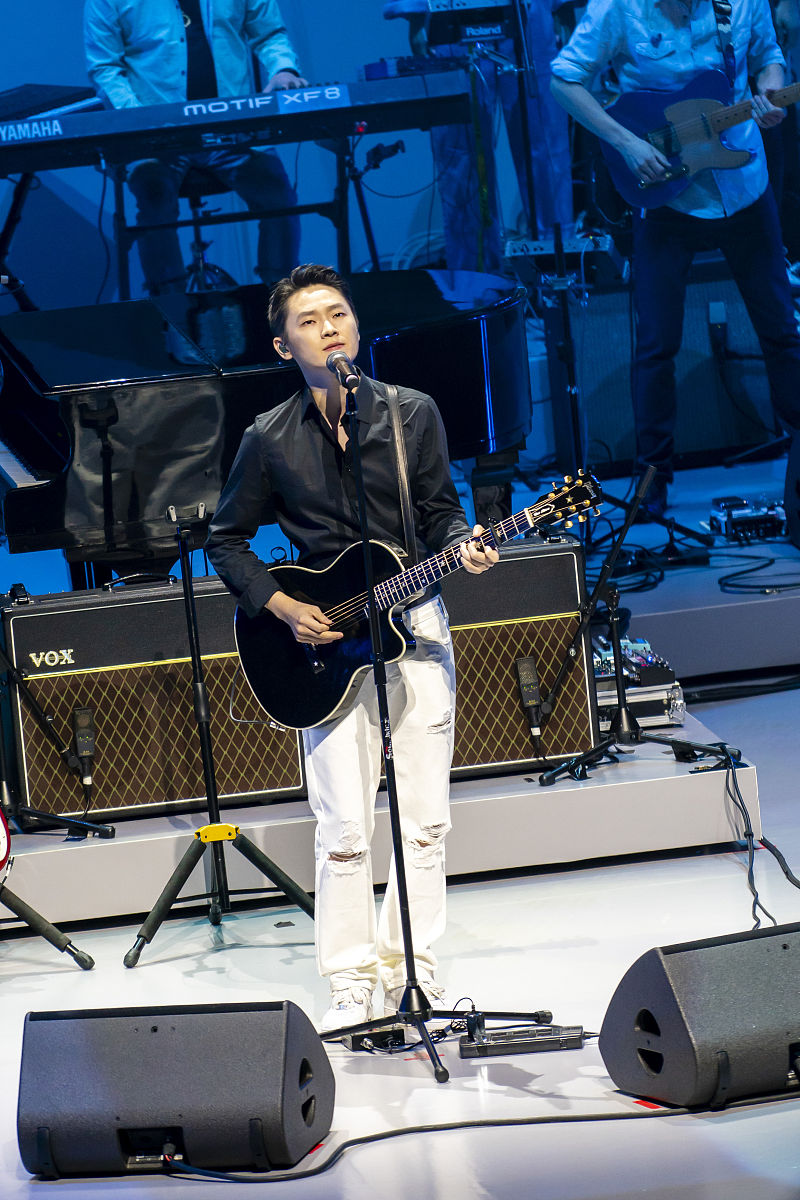 梁博超话出现又离开原来痛苦的不是失去而是永远记得音乐现场。围绕这篇博文写1条10字左右的评论