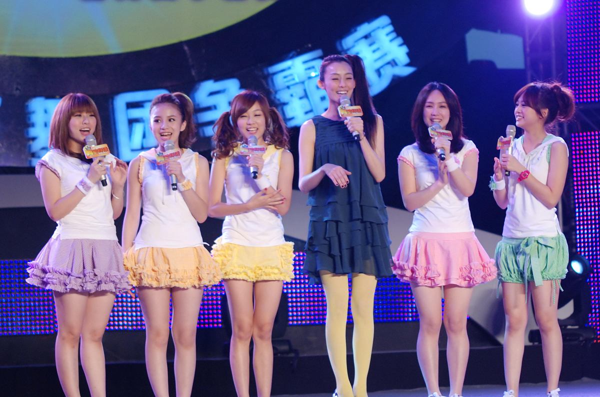 2009年6月21日,上海,"舞动鲜活新舞团争霸赛".***_***黑girl 范玮琪++