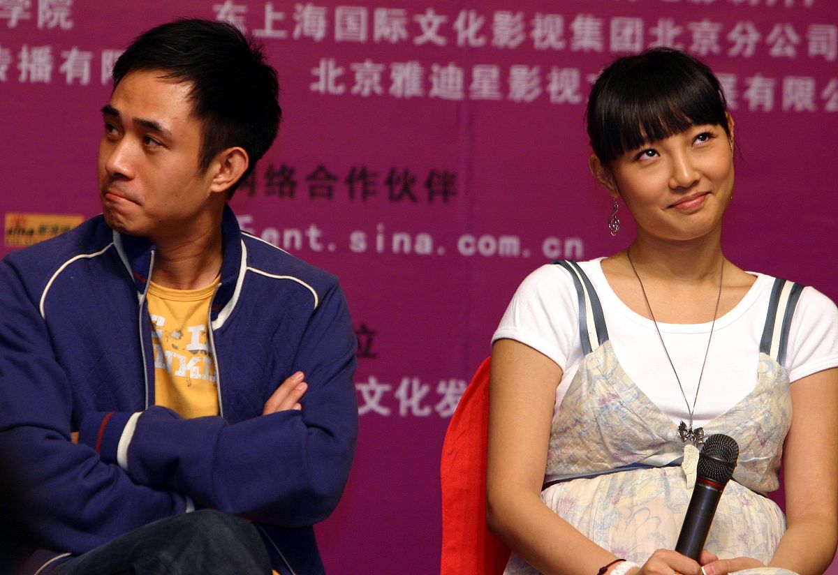 2007年9月19日,北京,23集电视剧《幸福在<strong>哪里</strong>》举行了央视8套首播记者