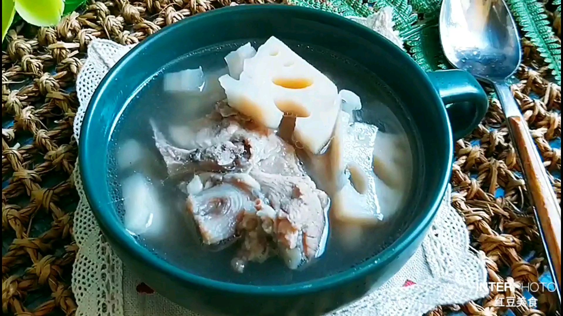 秋季滋阴又养胃,最家常的养生汤~排骨莲藕汤