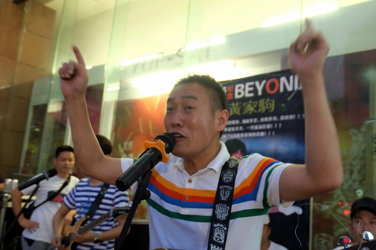 写一个300字左右的情感治愈文案