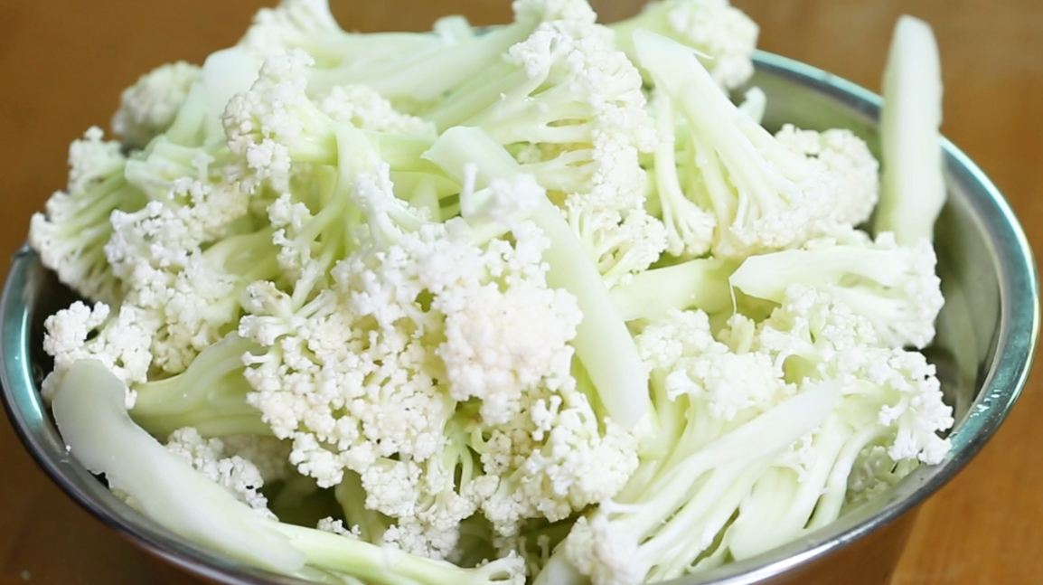 不要再做干煸菜花了,试试这个秘制做法,营养美味还很简单