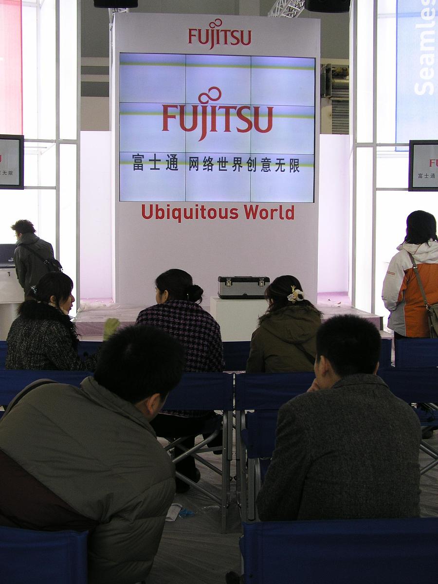 2003年国际通讯设备技术展览会在11月12--16日举行,富士通公司参展.++
