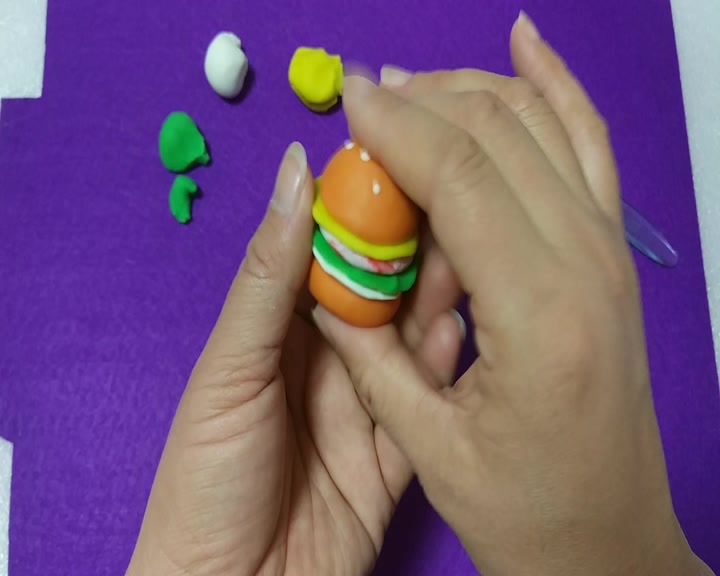 面塑作品:洋快餐汉堡包,小朋友喜欢吃的,我不喜欢!湉妈手工!