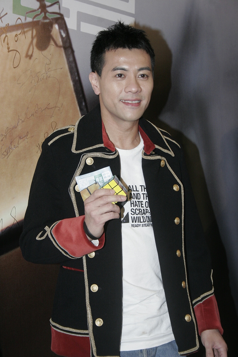 2009年1月19日,香港,许志安首次执导为自己拍自传《魔方宅男》.***_**