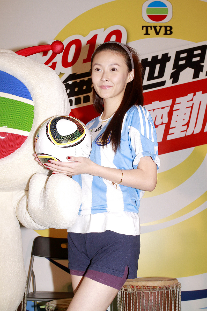 2010年5月21日,香港,众港姐参加《无线世界杯 齐齐动起来》 宣传活动.