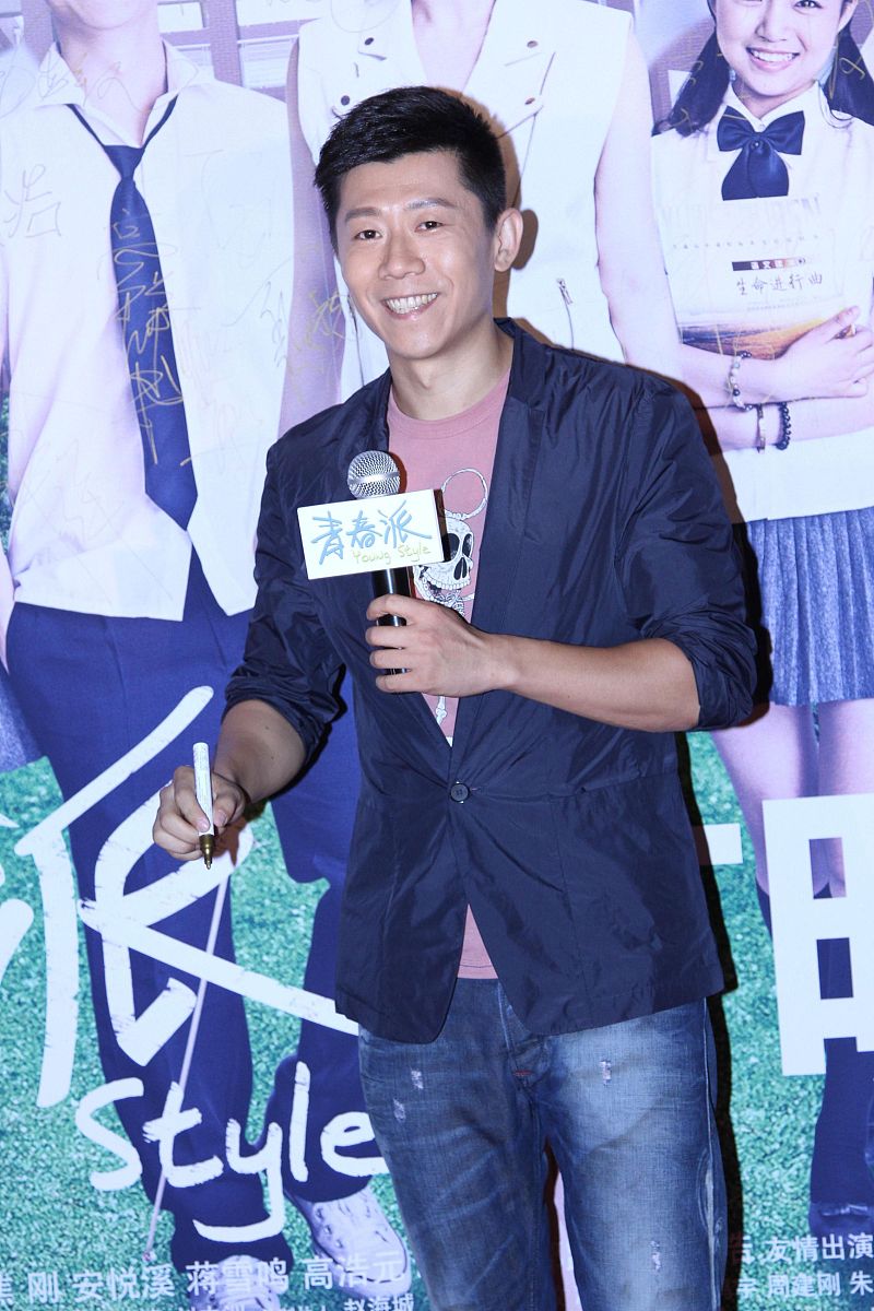 看电影《青春派》对男主角的母亲的教育方式进行问题分析