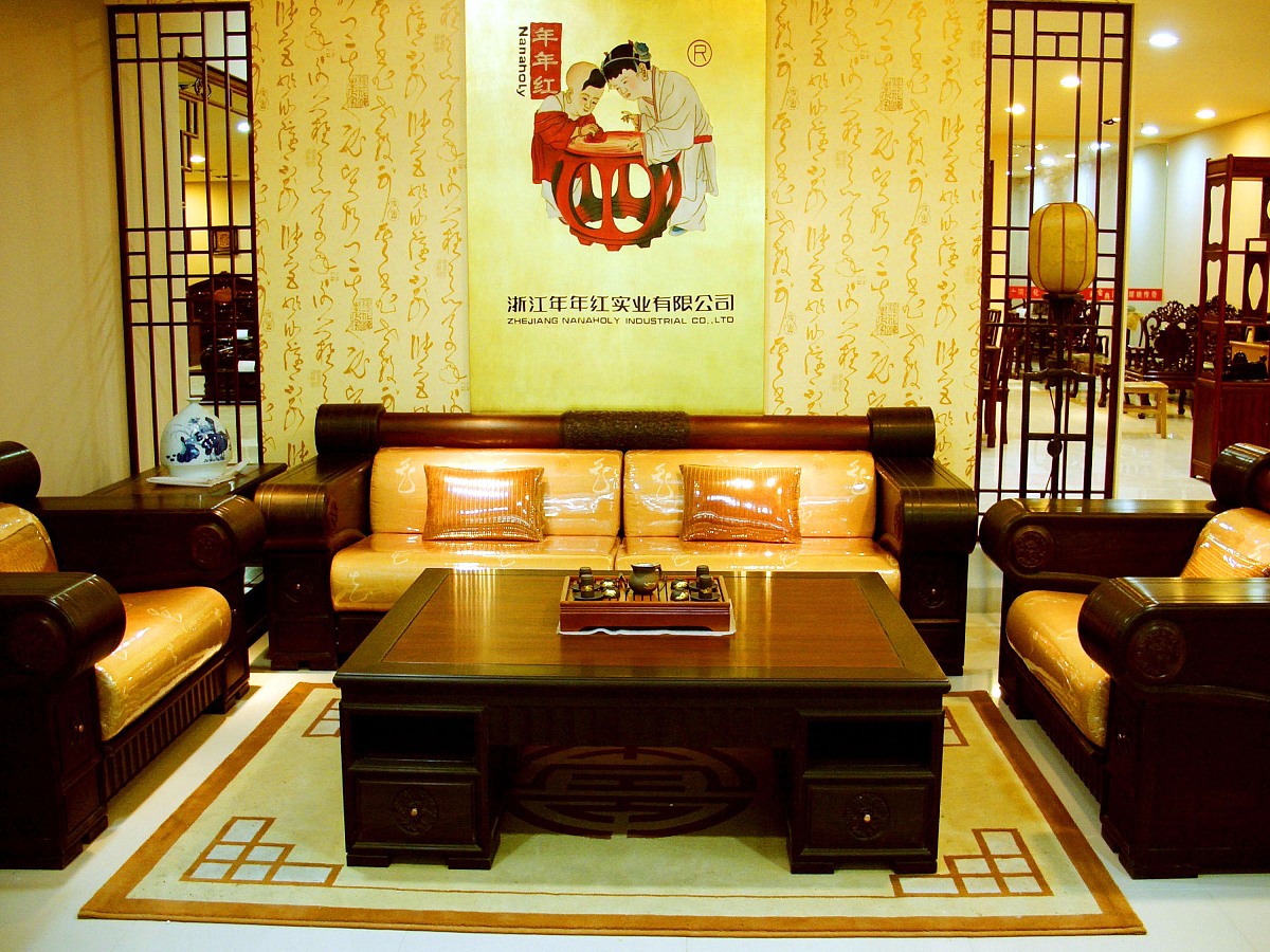 2006年8月30日,中国江苏淮安,随着居民购房的升温,新颖时尚,新潮华贵