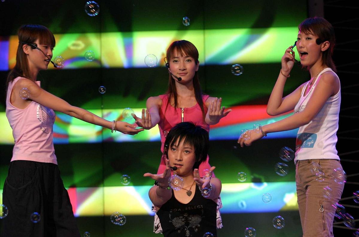 2004年7月4日,美眉组合4日在(今夜星辰)放歌.+++_+++美眉组合,