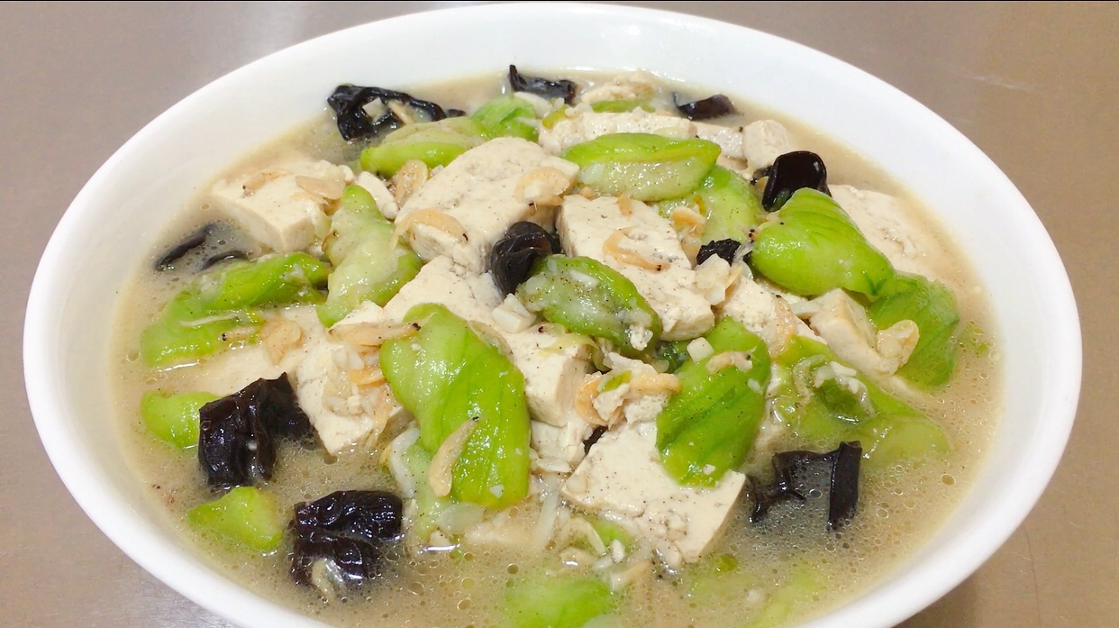丝瓜烧豆腐怎么做?大厨教你一招,不用太多调料,清淡美味