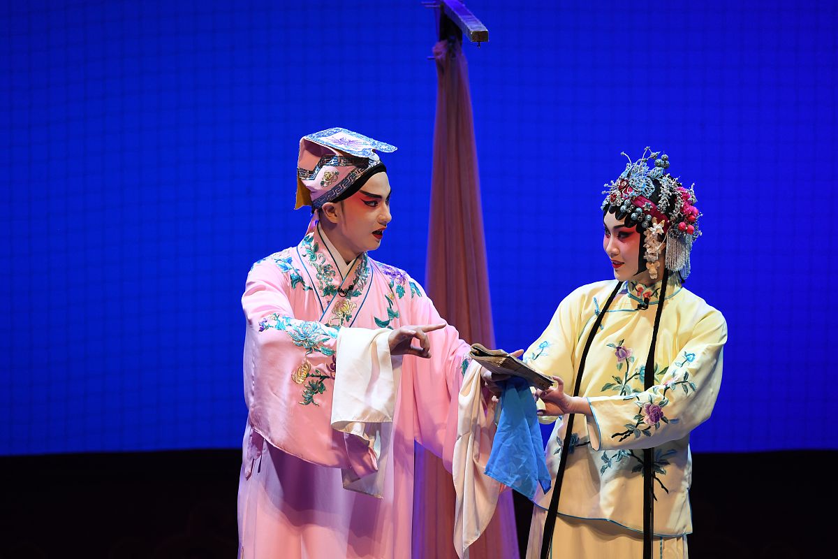 2019年8月21日,江苏苏州,广东汉剧《花灯案》演出.