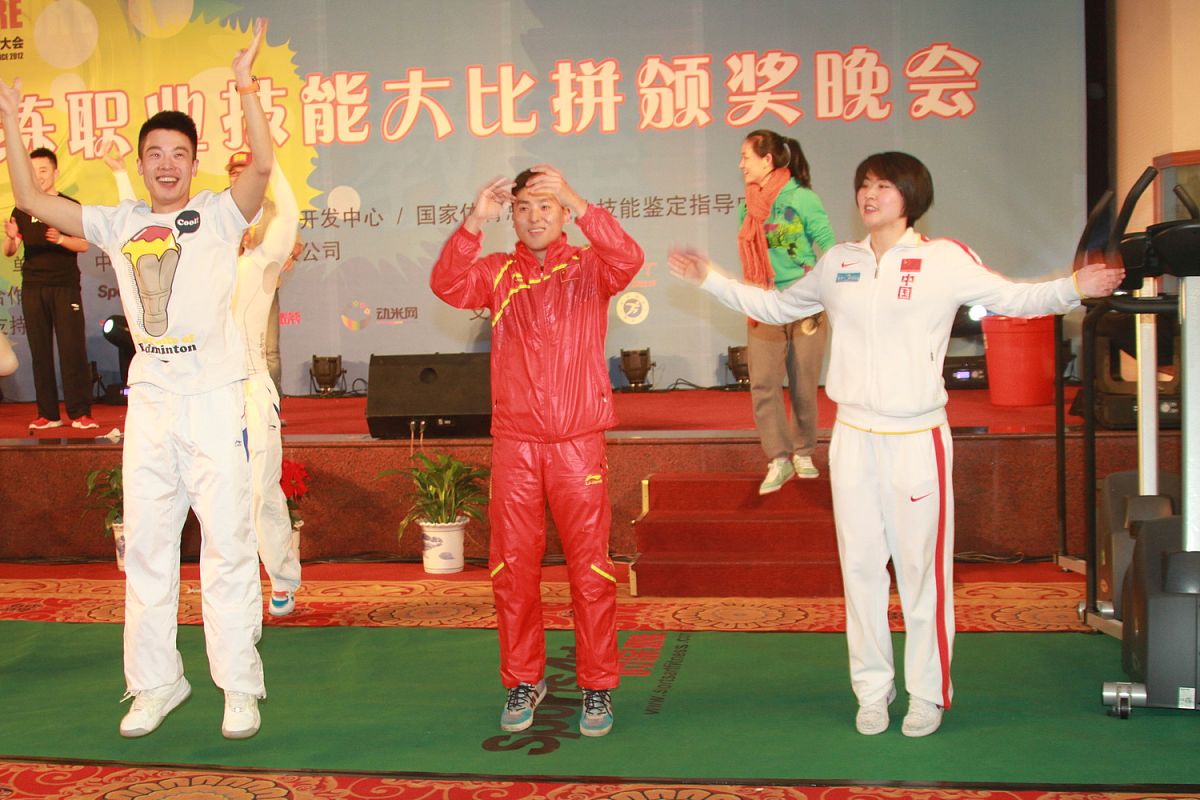 2012年11月24日,2012健身教练职业技能颁奖晚会举行.董栋,焦刘洋在参