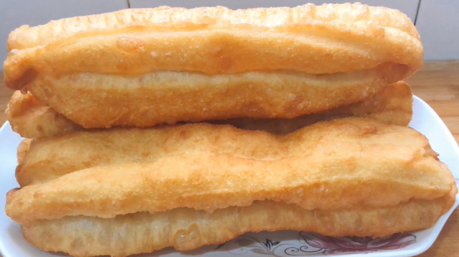 金黄酥脆的炸油条,不用矾不用泡打粉,蓬松暄软更健康,做法简单